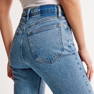 Abercrombie ‘90s Relaxed Jean High Rise Size 4